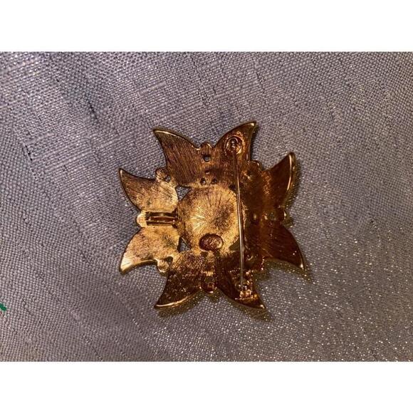 Kenneth J Lane star shaped gem brooch with Pearl. - Picture 2 of 4